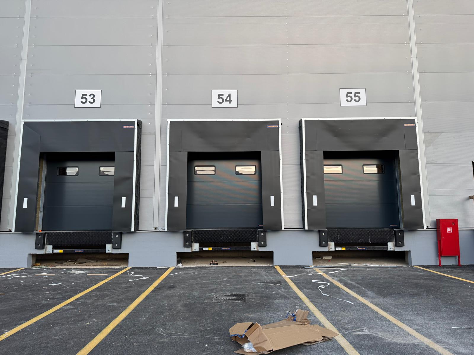 Stručna montaža sekcijskih garažnih vrata - kvalitetna izvedba